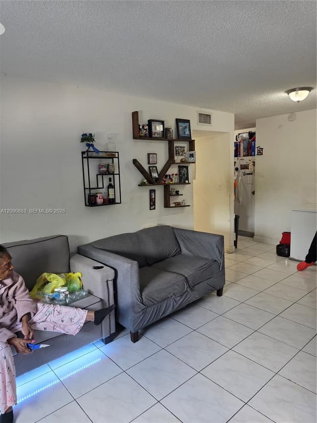 2565 W 56th St # 206, Hialeah FL 33016 - Hialeah, FL - Photo 2