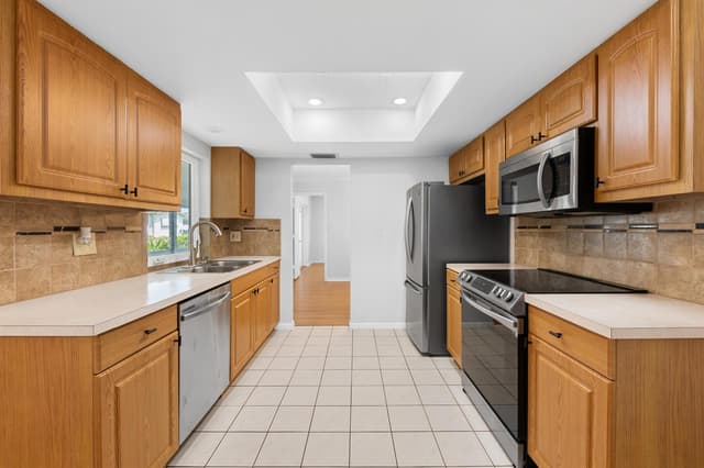 6995 NW 10TH Court, Margate FL 33063 - Margate, FL - Photo 4