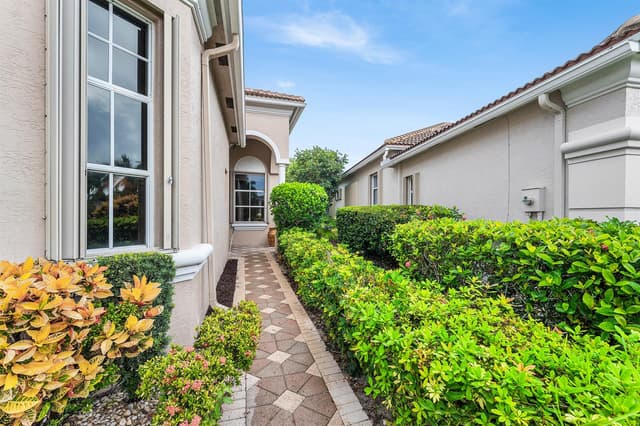 6947 FAIRWAY LAKES Drive, Boynton Beach FL 33472 - Boynton Beach, FL - Photo 4