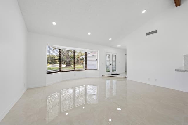 1633 WOODS BEND Road, West Palm Beach FL 33406 - West Palm Beach, FL - Photo 5