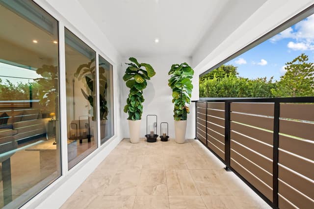 2000 CORAL GARDENS Drive, Wilton Manors FL 33306 - Wilton Manors, FL - Photo 2