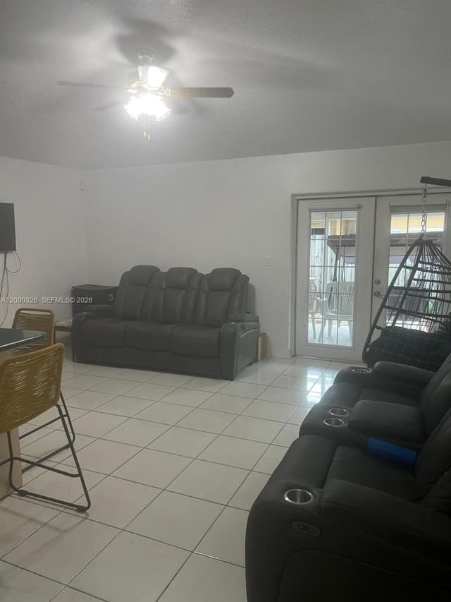 10071 NW 127 terrace, Hialeah Gardens FL 33018 - Hialeah Gardens, FL - Photo 3