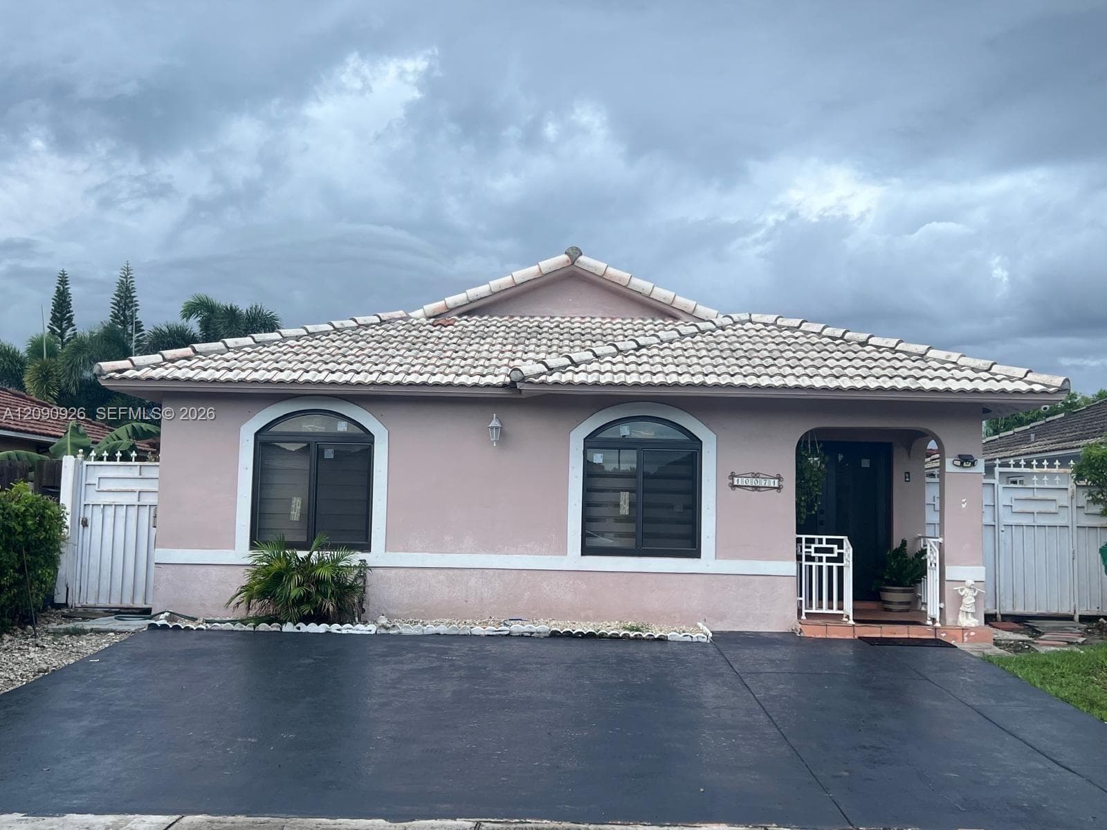 10071 NW 127 terrace, Hialeah Gardens FL 33018 - Hialeah Gardens, FL - Photo 1