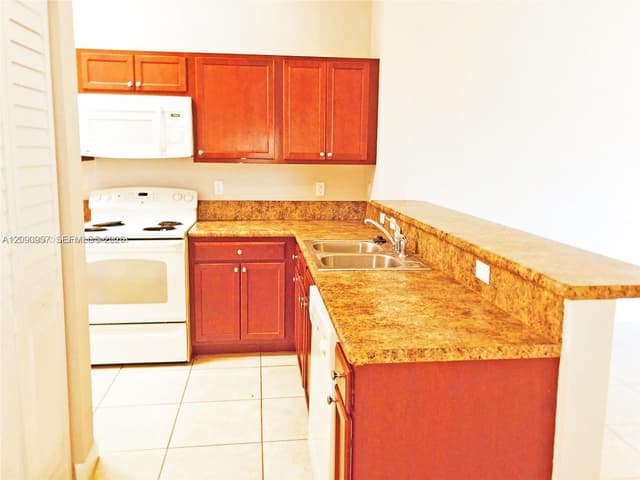 2884 SE 2nd Dr # 2, Homestead FL 33033 - Homestead, FL - Photo 5