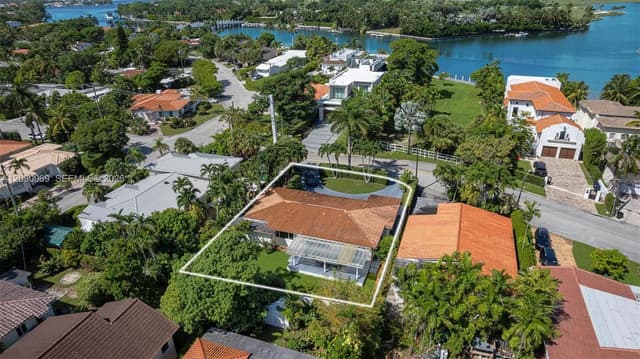 9217 Bay Dr, Surfside FL 33154 - Surfside, FL - Photo 3