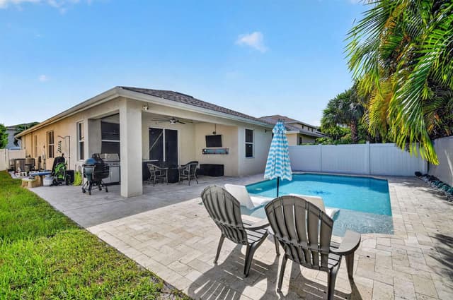 4065 Tomoka Drive, Lake Worth FL 33462 - Lake Worth, FL - Photo 4