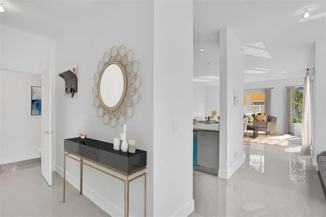 815 NE 17th Avenue # 5, Fort Lauderdale FL 33304 - Fort Lauderdale, FL - Photo 2