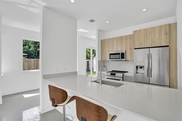 815 NE 17th Avenue # 5, Fort Lauderdale FL 33304 - Fort Lauderdale, FL - Photo 3