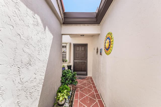 6375 KINGS GATE Circle, Delray Beach FL 33484 - Delray Beach, FL - Photo 2