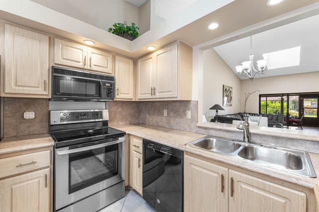 6375 KINGS GATE Circle, Delray Beach FL 33484 - Delray Beach, FL - Photo 6