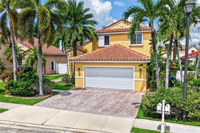 18611 NW 11th St, Pembroke Pines FL 33029 - Pembroke Pines, FL - Photo 2