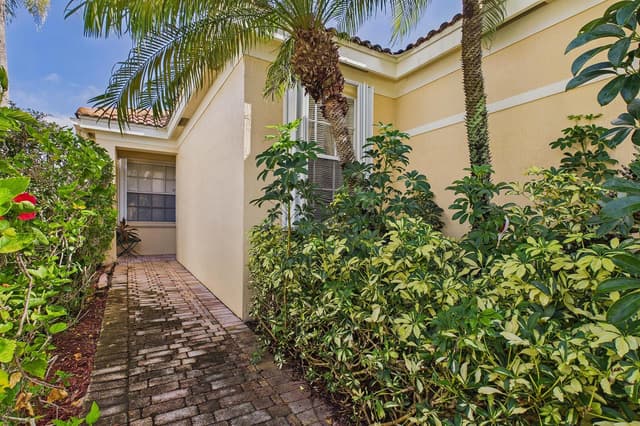 7032 Cataluna Circle, Delray Beach FL 33446 - Delray Beach, FL - Photo 2