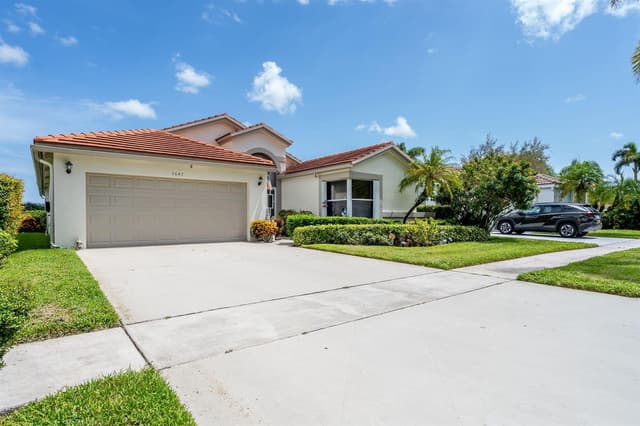 9847 Harbour Lake Circle, Boynton Beach FL 33437 - Boynton Beach, FL - Photo 2