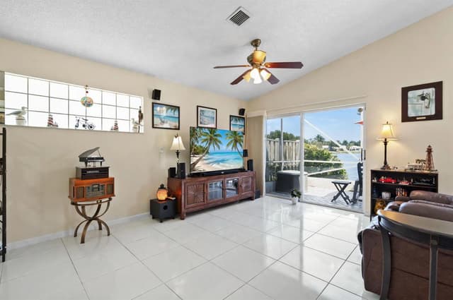 9847 Harbour Lake Circle, Boynton Beach FL 33437 - Boynton Beach, FL - Photo 6