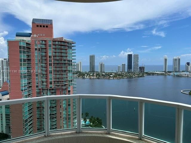 3330 NE 190th St, Aventura FL 33180