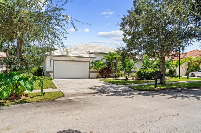 6420 Mallards Way, Coconut Creek FL 33073 - Coconut Creek, FL - Photo 2