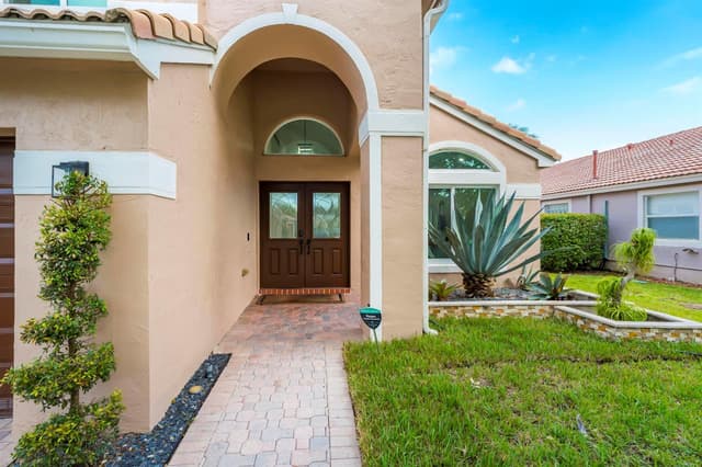 1551 NW 132ND Avenue, Pembroke Pines FL 33028 - Pembroke Pines, FL - Photo 2