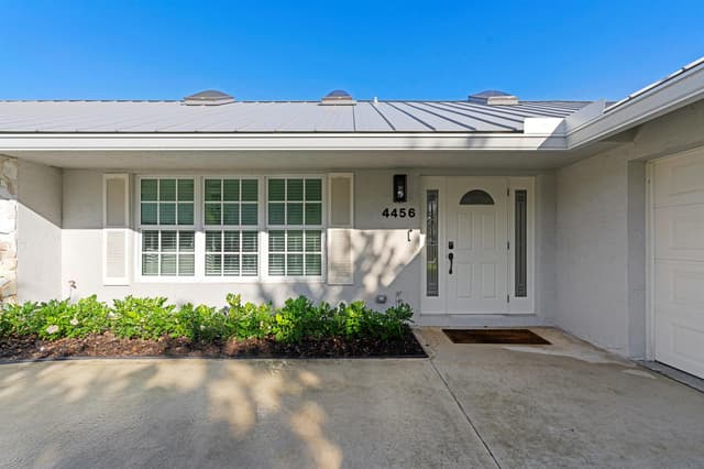 4456 Nicole Circle, Jupiter FL 33469 - Jupiter, FL - Photo 2