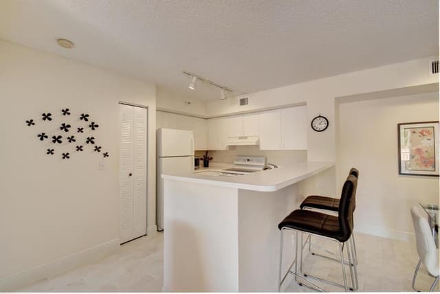 135 Yacht Club Way # 207, Hypoluxo FL 33462 - Hypoluxo, FL - Photo 2