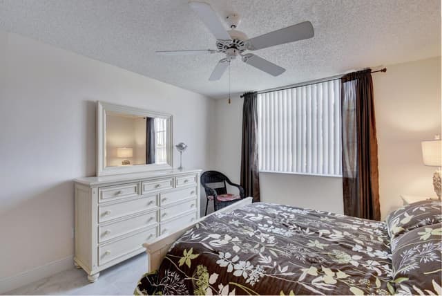 135 Yacht Club Way # 207, Hypoluxo FL 33462 - Hypoluxo, FL - Photo 7