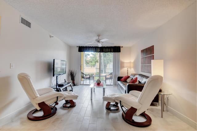 135 Yacht Club Way # 207, Hypoluxo FL 33462 - Hypoluxo, FL - Photo 5