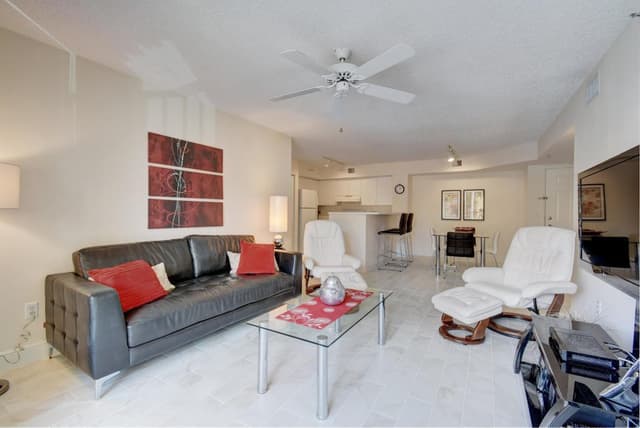 135 Yacht Club Way # 207, Hypoluxo FL 33462 - Hypoluxo, FL - Photo 4