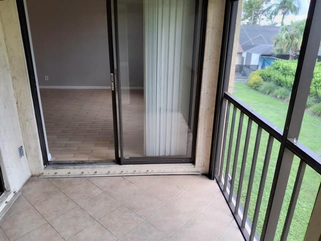 4693 E LUCERNE LAKES Boulevard E # 202, Lake Worth FL 33467 - Lake Worth, FL - Photo 5