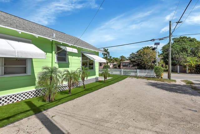 713 10th Avenue N, FL 33460 - Photo 3