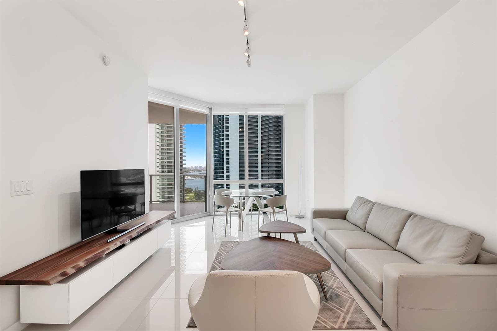 851 NE 1ST Avenue # 2005, Miami FL 33132 - Miami, FL - Photo 1