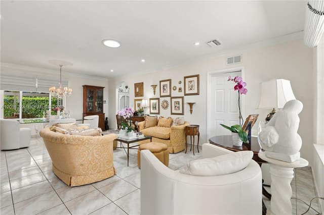 890 NE 168th St, North Miami Beach FL 33162 - North Miami Beach, FL - Photo 5
