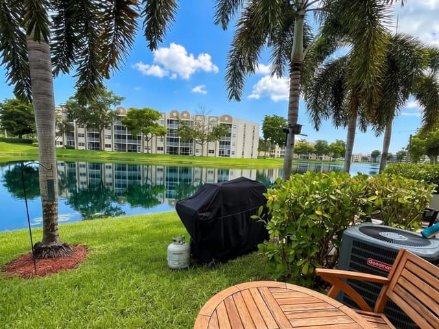 7843 CATALINA Circle, Tamarac FL 33321 - Tamarac, FL - Photo 7