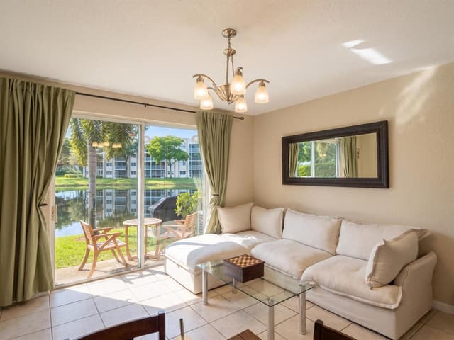 7843 CATALINA Circle, Tamarac FL 33321 - Tamarac, FL - Photo 5