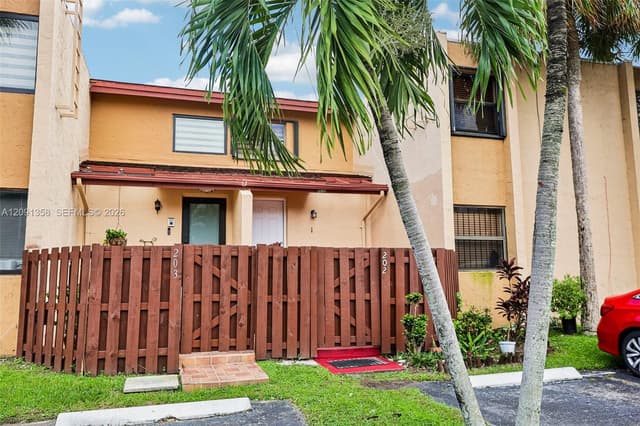 241 W Park Dr # 202, Miami FL 33172 - Miami, FL - Photo 3