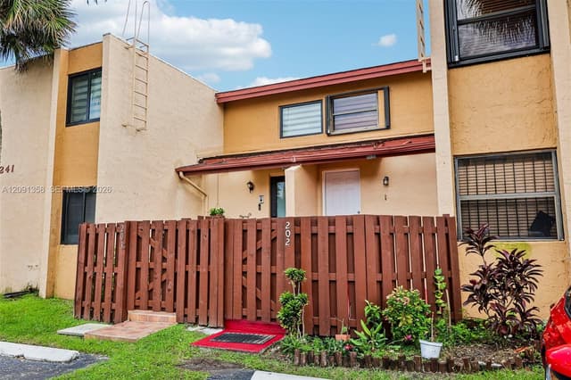 241 W Park Dr # 202, Miami FL 33172 - Miami, FL - Photo 4