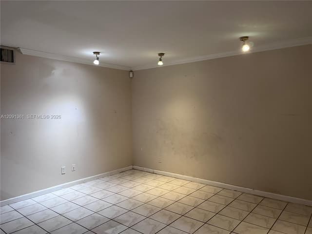 11010 Clubhouse Rd, Pembroke Pines FL 33026 - Pembroke Pines, FL - Photo 6
