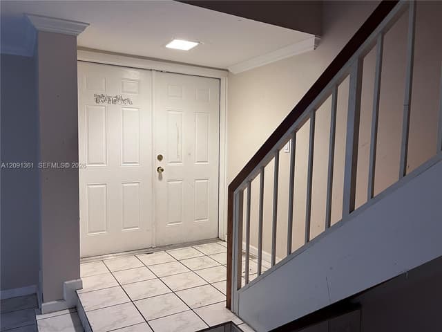 11010 Clubhouse Rd, Pembroke Pines FL 33026 - Pembroke Pines, FL - Photo 3