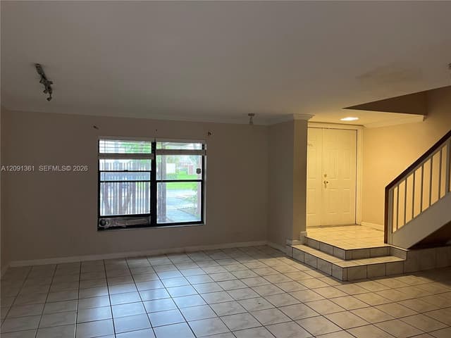 11010 Clubhouse Rd, Pembroke Pines FL 33026 - Pembroke Pines, FL - Photo 5