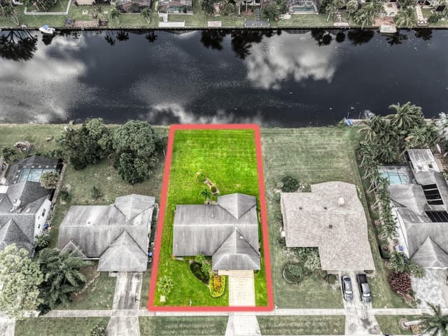 142 PARKWOOD Drive, Royal Palm Beach FL 33411 - Royal Palm Beach, FL - Photo 2