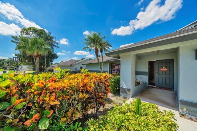 142 PARKWOOD Drive, Royal Palm Beach FL 33411 - Royal Palm Beach, FL - Photo 6