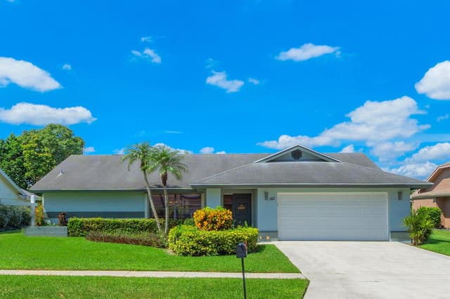 142 PARKWOOD Drive, Royal Palm Beach FL 33411 - Royal Palm Beach, FL - Photo 5