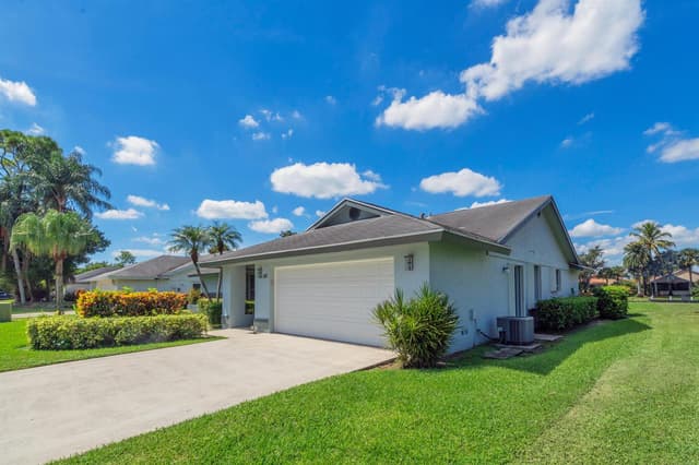 142 PARKWOOD Drive, Royal Palm Beach FL 33411 - Royal Palm Beach, FL - Photo 4