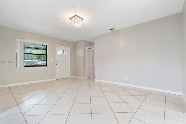 6528 SW 26th St, Miramar FL 33023 - Miramar, FL - Photo 7