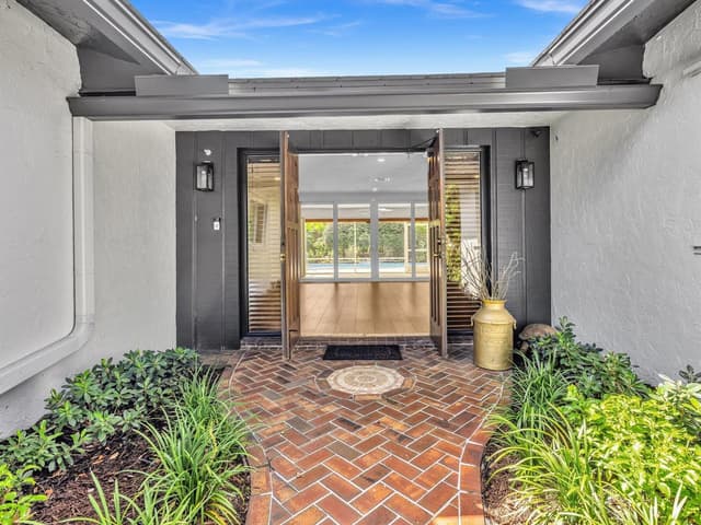 3264 Lakeview Drive, Delray Beach FL 33445 - Delray Beach, FL - Photo 2