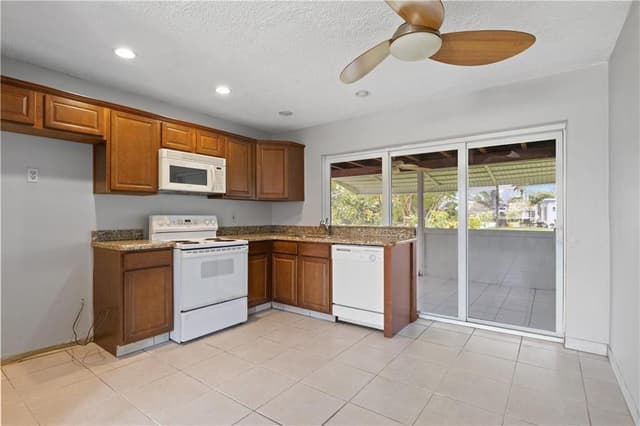 5207 NW 28TH Avenue, Tamarac FL 33309 - Tamarac, FL - Photo 5