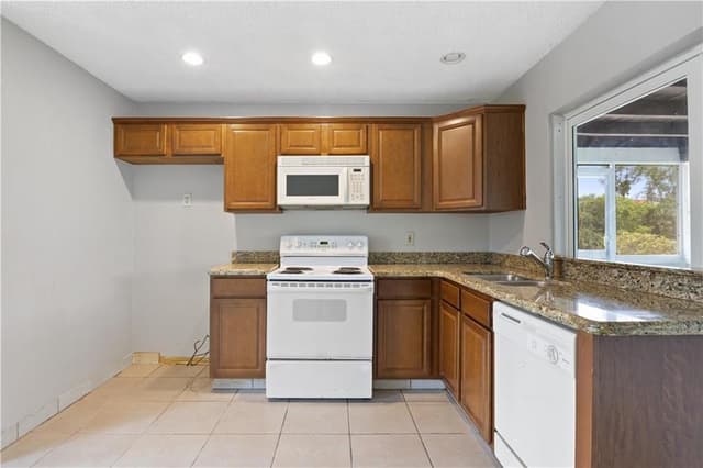 5207 NW 28TH Avenue, Tamarac FL 33309 - Tamarac, FL - Photo 4