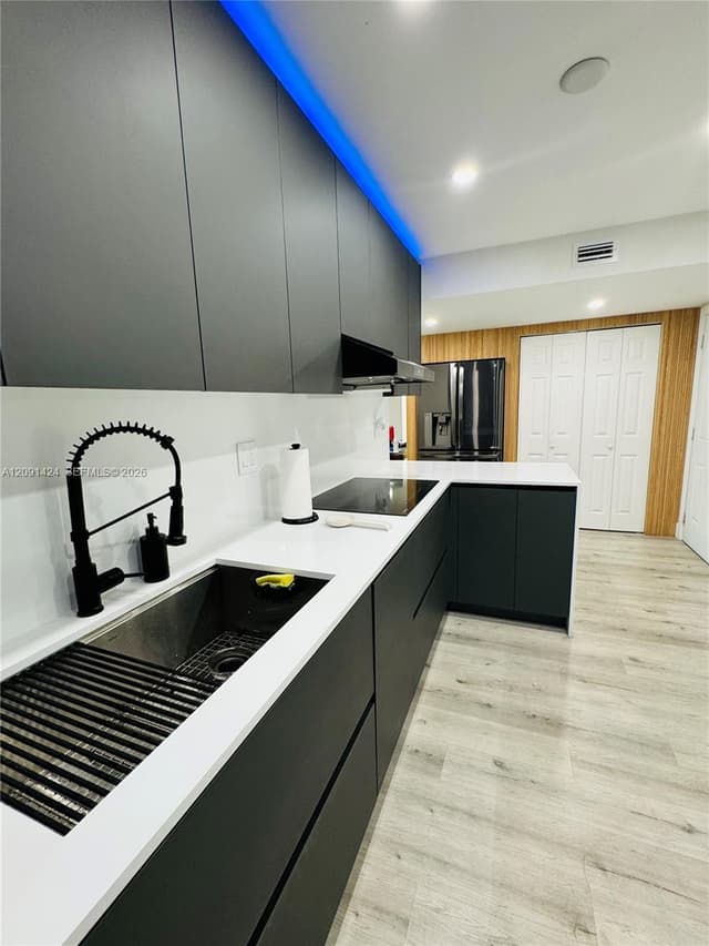 1555 W 44th Pl # 214D, Hialeah FL 33012 - Hialeah, FL - Photo 6