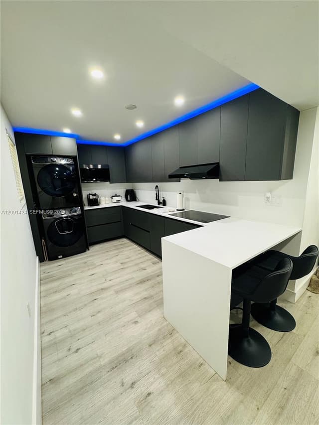 1555 W 44th Pl # 214D, Hialeah FL 33012 - Hialeah, FL - Photo 7