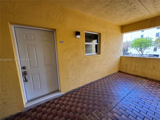 1555 W 44th Pl # 214D, Hialeah FL 33012 - Hialeah, FL - Photo 3