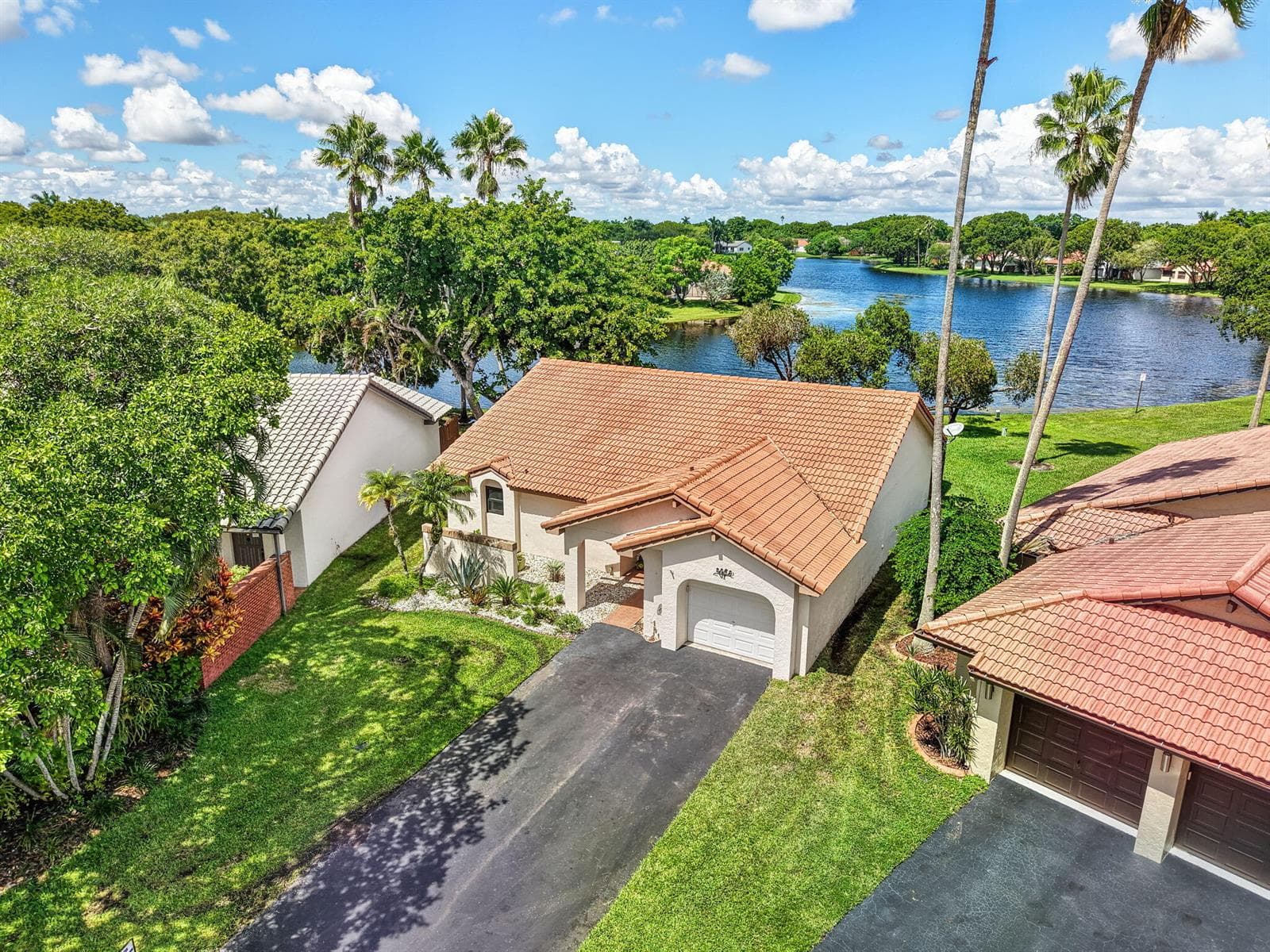 2067 Montpeliar, Weston FL 33326