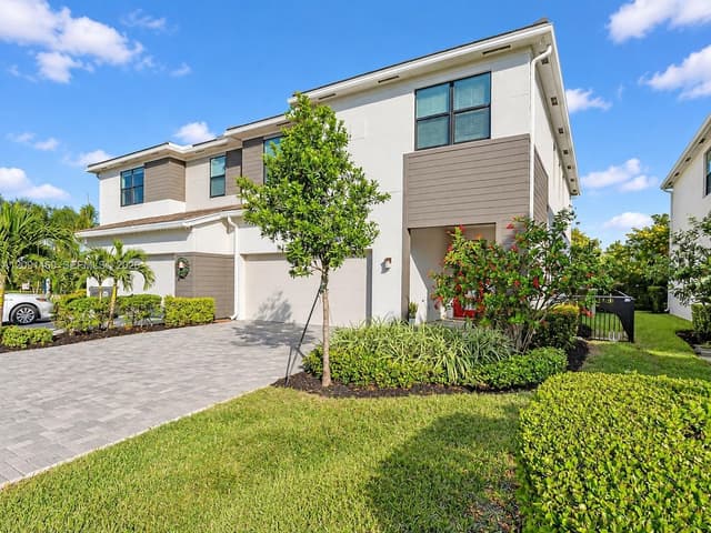 8719 Antarus Dr, Lake Worth FL 33467 - Lake Worth, FL - Photo 2